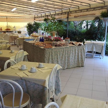 Hotel Grappolo D'Oro à Pietrasanta Extérieur photo